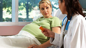 Как беременной женщине безопасно себя лечить
